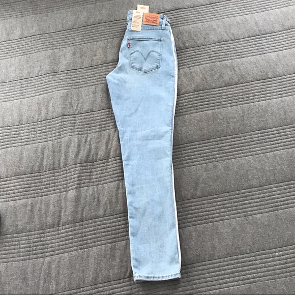 Levi’s Soft Sculpt Classic Mid-Rise Jeans - Picture 4 of 4